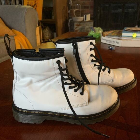 Doc martens docs kids childrens white w zip up sides a few scuffs but EUC! Sz 4 - Picture 9 of 9